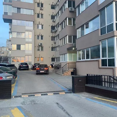 Liviu Apartment *